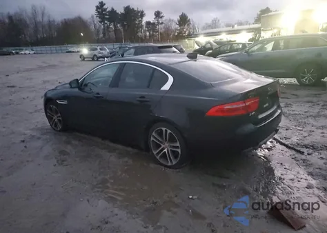 2017 Jaguar Xe Premium z USA, uszkodzony, nr VIN SAJAJ4BV0HA962422